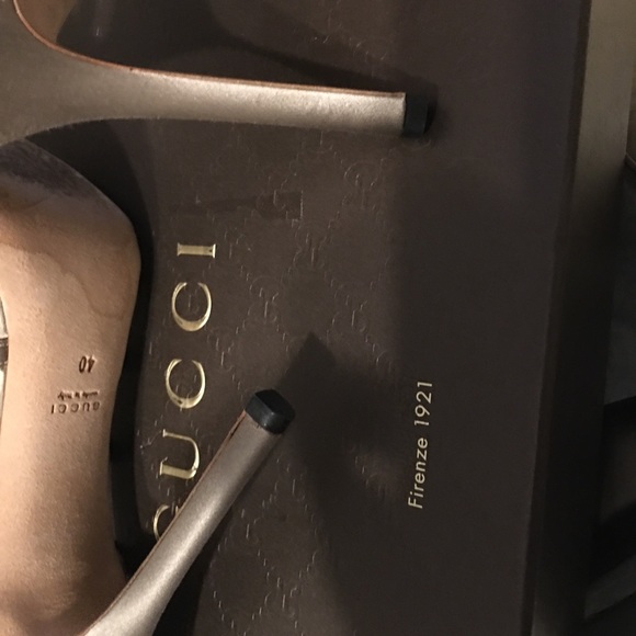 GUCCI High Heel stilettos.  Gently used.  Size 40 (10). - Picture 6 of 8